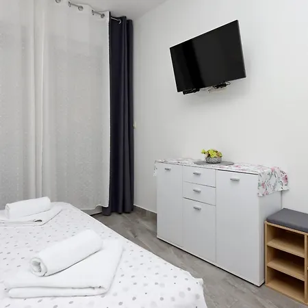 Apartament With Parking Space Mundanije, Rab - 21543
