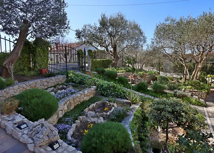 Διαμέρισμα With Parking Space Mundanije, Rab - 21543 *